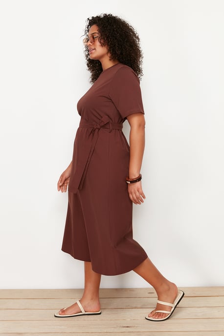 Trendyol Curve Dames Bruin Effen Midi Kort Casual A-lijn Grote maten Jurk - Image 6
