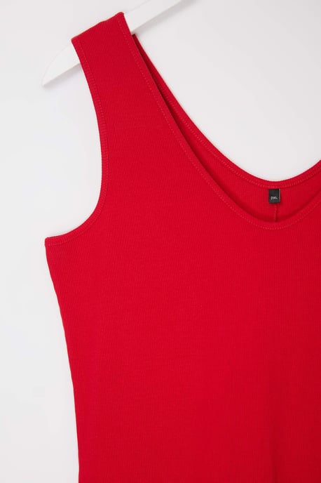 Trendyol Curve Dam Röd Enfärgad Midi Ärmlös Casual A-linje Plus size Klänning - Image 2
