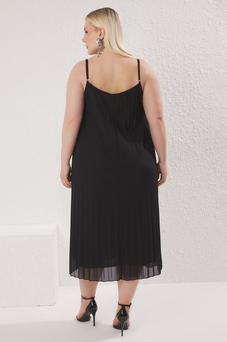 Trendyol Curve Dam Svart Enfärgad Midi Ärmlös Casual A-linje Plus size Klänning - Image 3