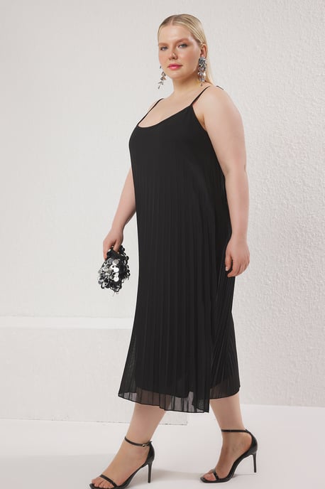 Trendyol Curve Dam Svart Enfärgad Midi Ärmlös Casual A-linje Plus size Klänning - Image 4