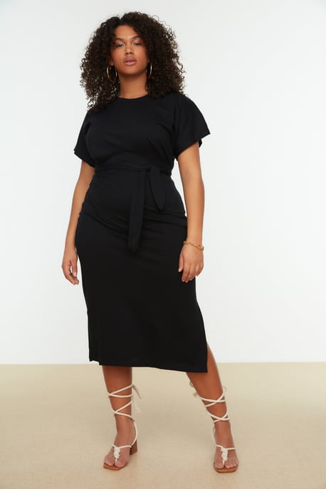 Trendyol Curve Dam Svart Enfärgad Midi Kort Casual Rak Plus size Klänning - Image 1