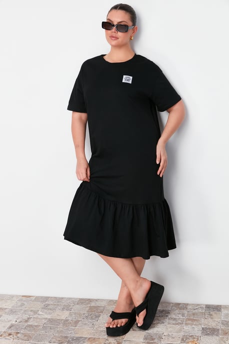 Trendyol Curve Dam Svart Slogan Midi Kort Casual Rak Plus size Klänning - Image 2