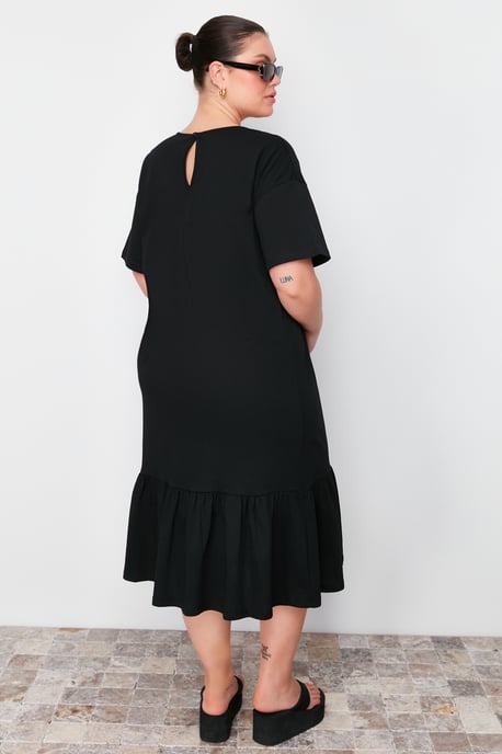 Trendyol Curve Dam Svart Slogan Midi Kort Casual Rak Plus size Klänning - Image 5