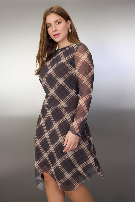 Trendyol Curve Dam Brun Blommig Midi Lång Casual Asymmetrisk Plus size Klänning - Image 2