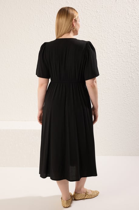 Trendyol Curve Dam Svart Enfärgad Midi Kort Casual A-linje Plus size Klänning - Image 4