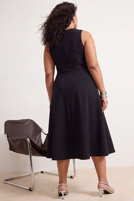 Trendyol Curve Dam Svart Enfärgad Midi Ärmlös Elegant/Kväll A-linje Plus size Klänning - Image 3
