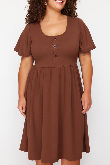 Trendyol Curve Dam Brun Enfärgad Midi Kort Casual A-linje Plus size Klänning - Image 2