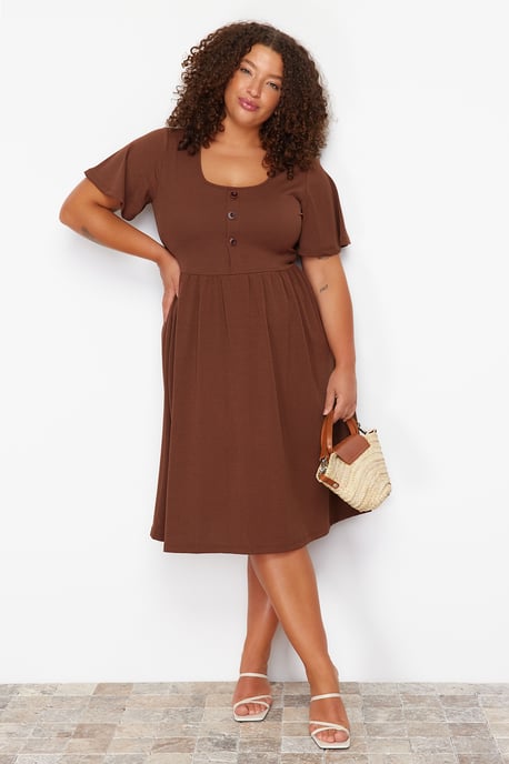 Trendyol Curve Dam Brun Enfärgad Midi Kort Casual A-linje Plus size Klänning - Image 6