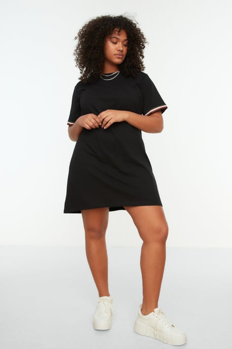 Trendyol Curve Dam Svart Enfärgad Kort / Mini Kort Casual Rak Plus size Klänning - Image 2