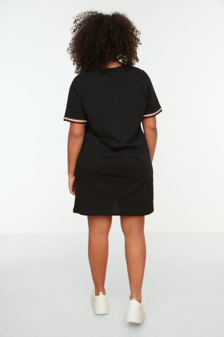 Trendyol Curve Dam Svart Enfärgad Kort / Mini Kort Casual Rak Plus size Klänning - Image 4