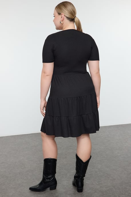 Trendyol Curve Dam Svart Blommig Kort / Mini Kort Casual Skater Plus size Klänning - Image 4