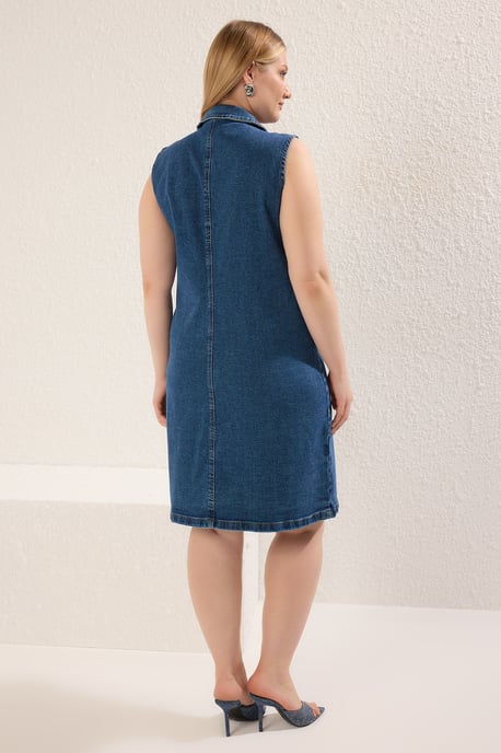 Trendyol Curve Dam Blå Enfärgad Kort / Mini Ärmlös Casual Rak Plus size Klänning - Image 4