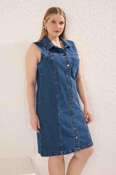Trendyol Curve Dam Blå Enfärgad Kort / Mini Ärmlös Casual Rak Plus size Klänning - Image 6