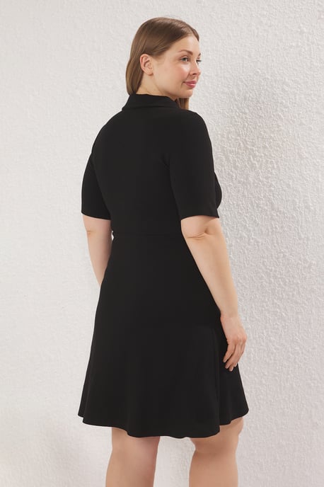 Trendyol Curve Dam Svart Enfärgad Kort / Mini Kort Casual Skater Plus size Klänning - Image 3