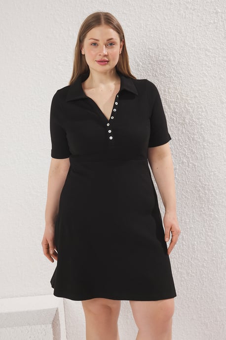Trendyol Curve Dam Svart Enfärgad Kort / Mini Kort Casual Skater Plus size Klänning - Image 4