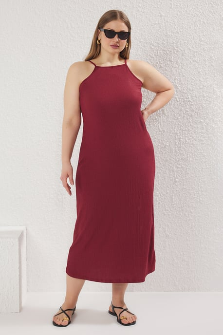 Trendyol Curve Dam Vinröd Enfärgad Maxi Ärmlös Casual A-linje Plus size Klänning - Image 1