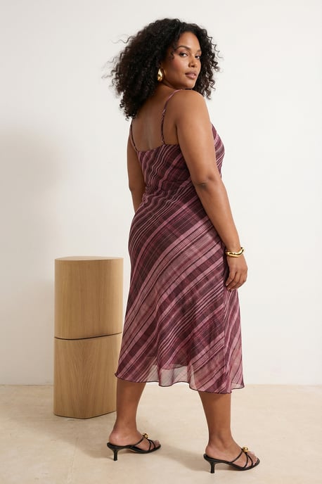 Trendyol Curve Dam Vinröd Rutig Maxi Ärmlös Casual A-linje Plus size Klänning - Image 2