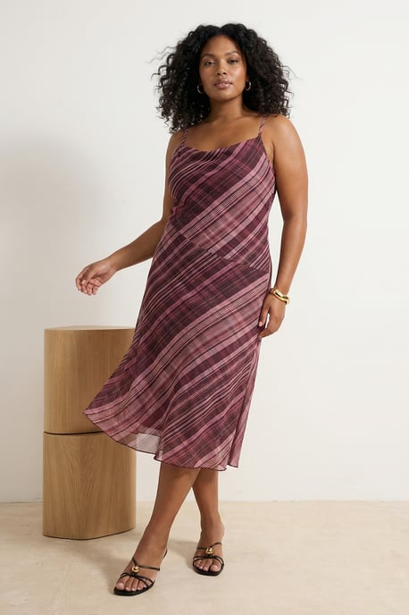 Trendyol Curve Dam Vinröd Rutig Maxi Ärmlös Casual A-linje Plus size Klänning - Image 6