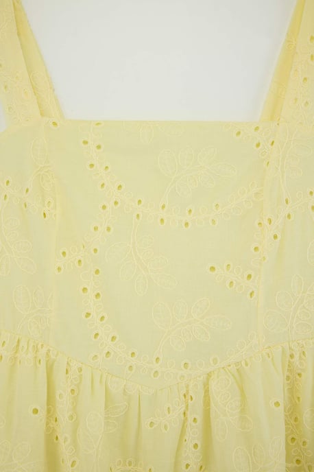 Trendyol Curve Dam Gul Enfärgad Maxi Ärmlös Casual A-linje Plus size Klänning - Image 4