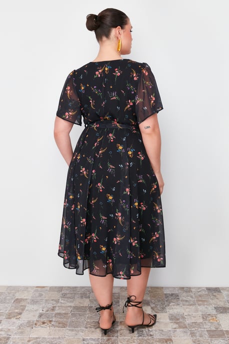 Trendyol Curve Dam Flerfärgad Blommig Maxi Kort Casual A-linje Plus size Klänning - Image 5