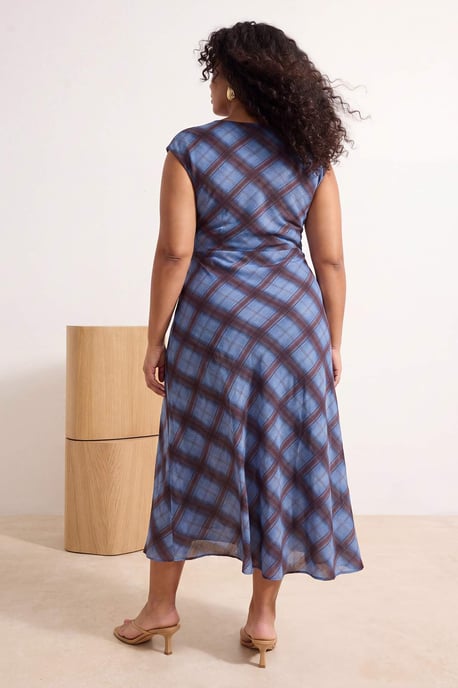 Trendyol Curve Dam Flerfärgad Rutig Maxi Ärmlös A-linje Plus size Klänning - Image 3