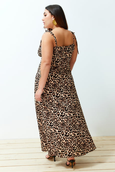 Trendyol Curve Dam Brun Djurmönster Maxi Ärmlös Casual A-linje Plus size Klänning - Image 5