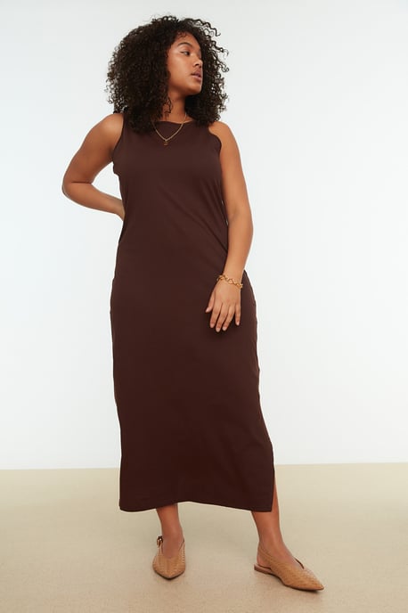 Trendyol Curve Dam Brun Enfärgad Maxi Ärmlös Casual Rak Plus size Klänning - Image 6