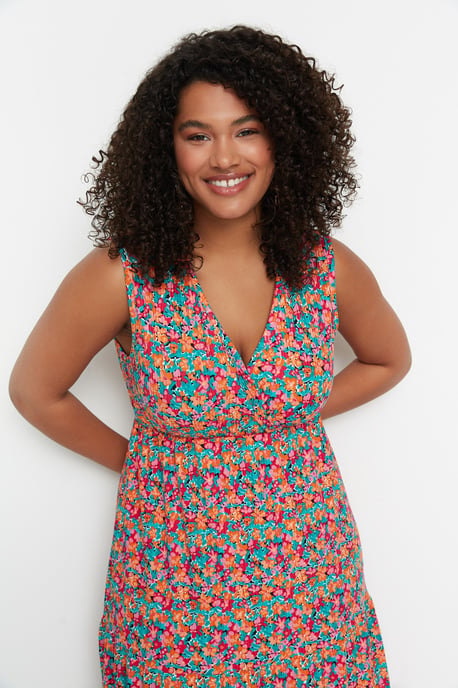 Trendyol Curve Dam Flerfärgad Blommig Maxi Ärmlös Casual A-linje Plus size Klänning - Image 6