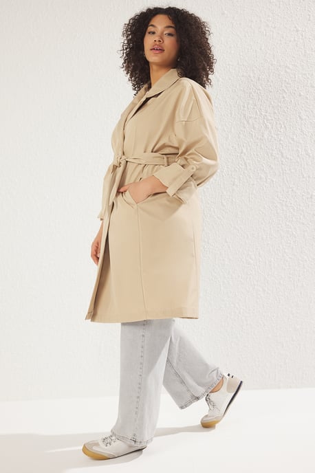 Trendyol Curve Dam Beige Enfärgad Oversize Plus size Trenchcoats - Image 5