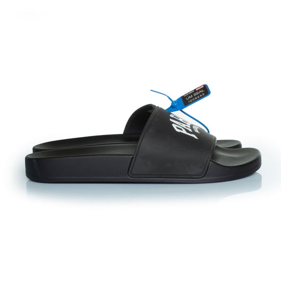 Balenciaga – Svarta badtofflor med Paris-tryck - Image 4
