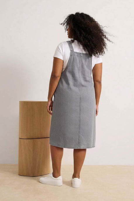 Trendyol Curve Dam Grå Enfärgad Midi Ärmlös Casual Väst Plus size Klänning - Image 6