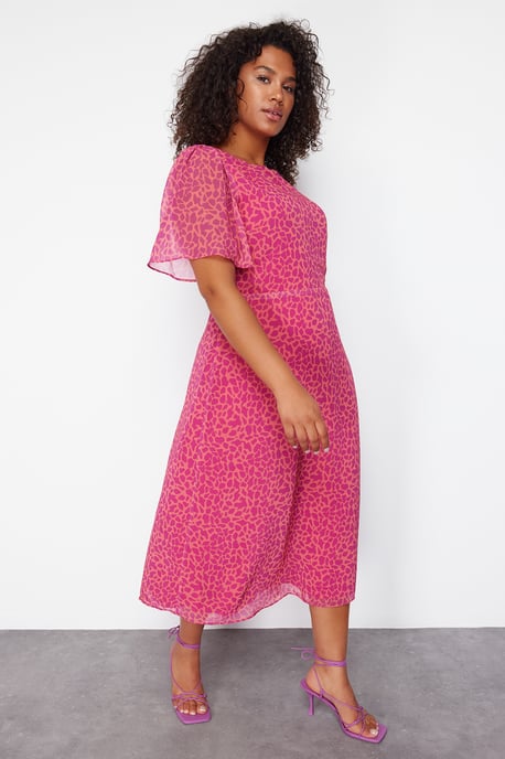 Trendyol Curve Dames Roze Dierenprint Midi Kort Casual A-lijn Grote maten Jurk - Image 2