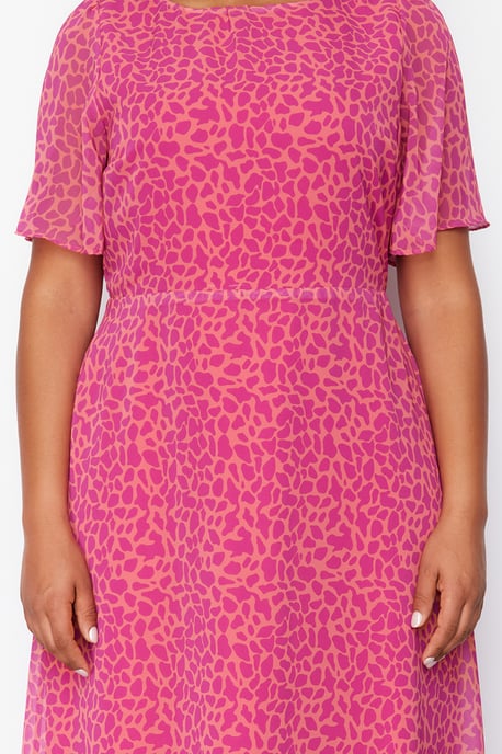 Trendyol Curve Dames Roze Dierenprint Midi Kort Casual A-lijn Grote maten Jurk - Image 4
