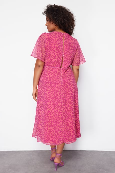 Trendyol Curve Dames Roze Dierenprint Midi Kort Casual A-lijn Grote maten Jurk - Image 5