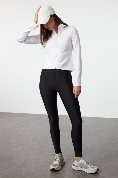 TRENDYOLMİLLA Dam Vit Enfärgad Figursydd Sport Kavajer - Image 6
