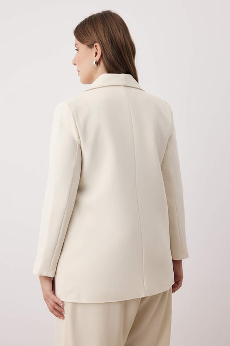 Trendyol Curve Dam Ecru Enfärgad Lång Regular fit Plus size Kavajer - Image 3