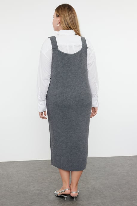 Trendyol Curve Dam Grå Enfärgad Midi Ärmlös Casual Rak Plus size Klänning - Image 5