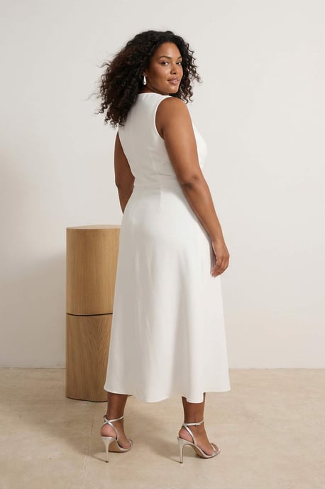 Trendyol Curve Dam Vit Enfärgad Midi Ärmlös Elegant/Kväll A-linje Plus size Klänning - Image 5
