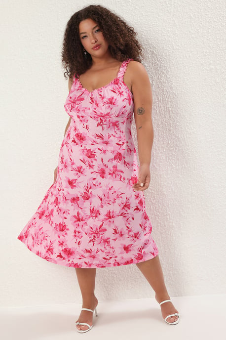 Trendyol Curve Dam Rosa Blommig Midi Ärmlös Casual A-linje Plus size Klänning - Image 2
