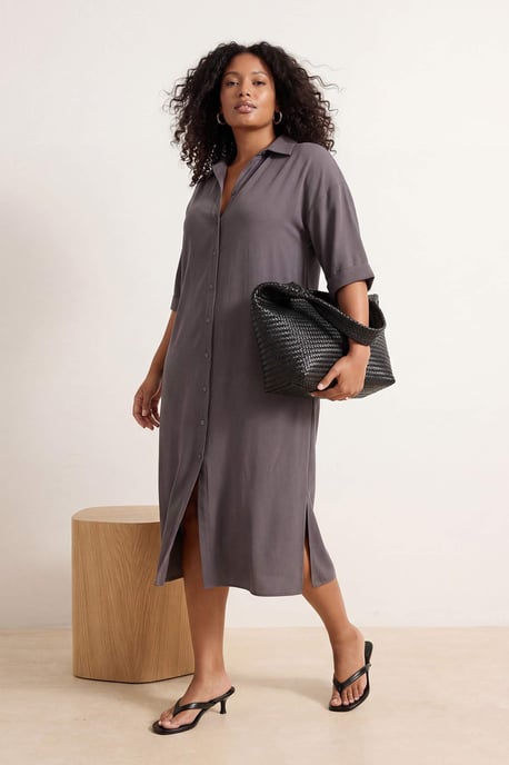 Trendyol Curve Dam Brun Enfärgad Midi Ärmlös Casual Skjortklänning Plus size Klänning - Image 3