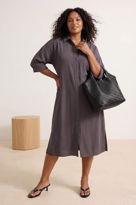 Trendyol Curve Dam Brun Enfärgad Midi Ärmlös Casual Skjortklänning Plus size Klänning - Image 4