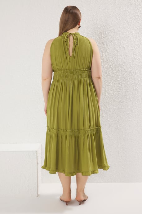 Trendyol Curve Dam Khaki Enfärgad Midi Ärmlös Casual A-linje Plus size Klänning - Image 3