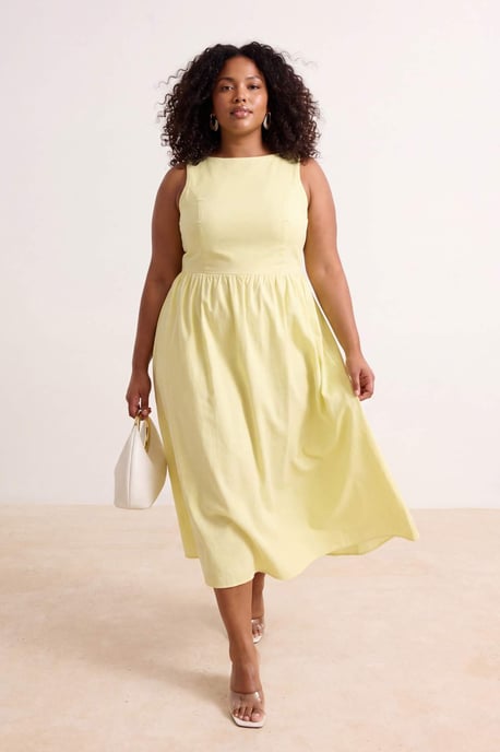 Trendyol Curve Dam Gul Enfärgad Midi Ärmlös A-linje Plus size Klänning - Image 6