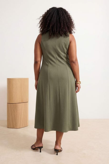 Trendyol Curve Dam Khaki Enfärgad Midi Ärmlös Casual A-linje Plus size Klänning - Image 2