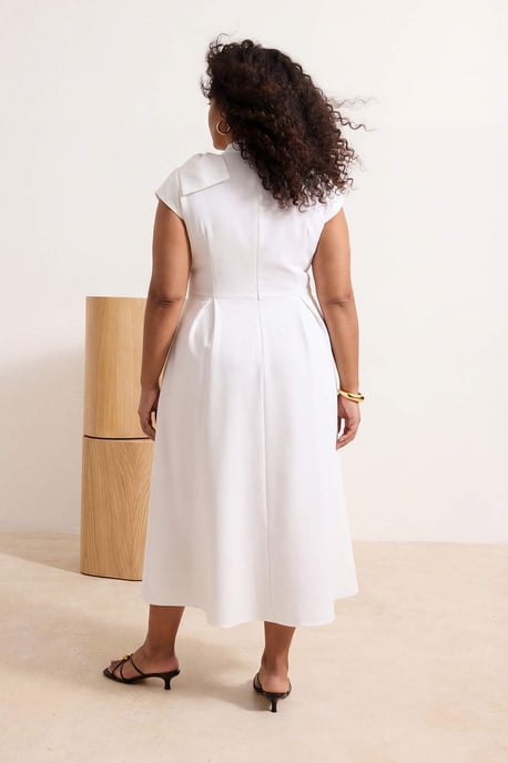 Trendyol Curve Dam Vit Enfärgad Midi Kort Fest Skater Plus size Klänning - Image 2