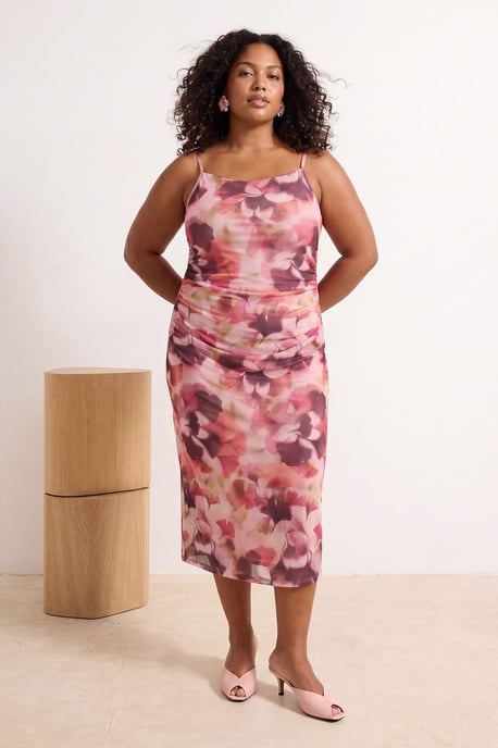 Trendyol Curve Dam Rosa Blommig Midi Ärmlös Rak Plus size Klänning - Image 2