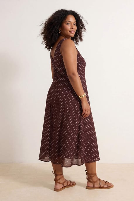 Trendyol Curve Dam Brun Prickig Midi Ärmlös Casual A-linje Plus size Klänning - Image 3