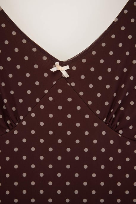 Trendyol Curve Dam Brun Prickig Midi Ärmlös Casual A-linje Plus size Klänning - Image 5