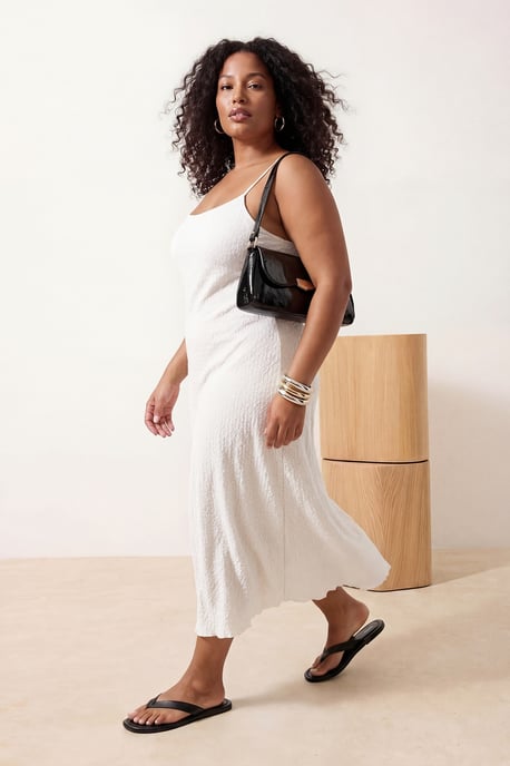 Trendyol Curve Dam Vit Enfärgad Midi Ärmlös Casual Bodycon Plus size Klänning - Image 2