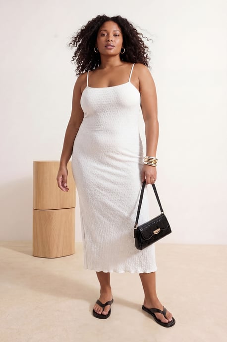Trendyol Curve Dam Vit Enfärgad Midi Ärmlös Casual Bodycon Plus size Klänning - Image 6